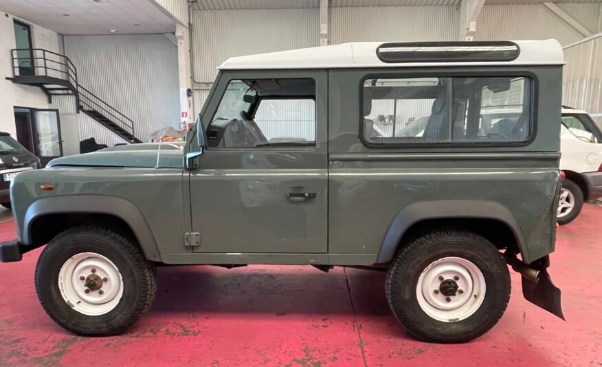 Land Rover Defender 90 S