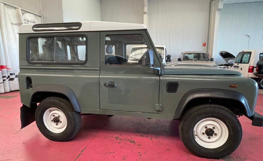 Land Rover Defender 90 S