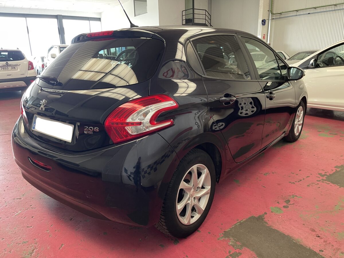 PEUGEOT 208 1.6Hdi Style
