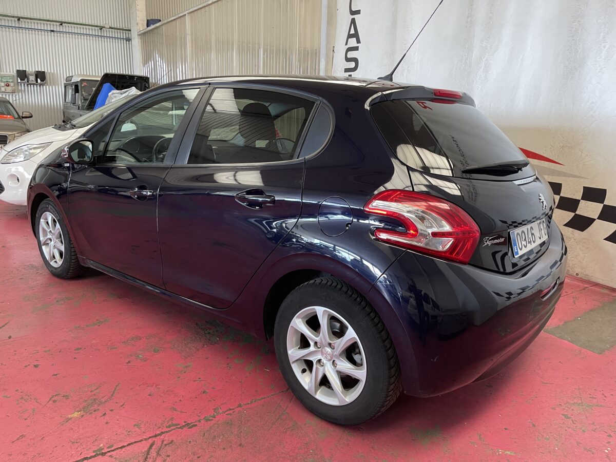 PEUGEOT 208 1.6Hdi Style