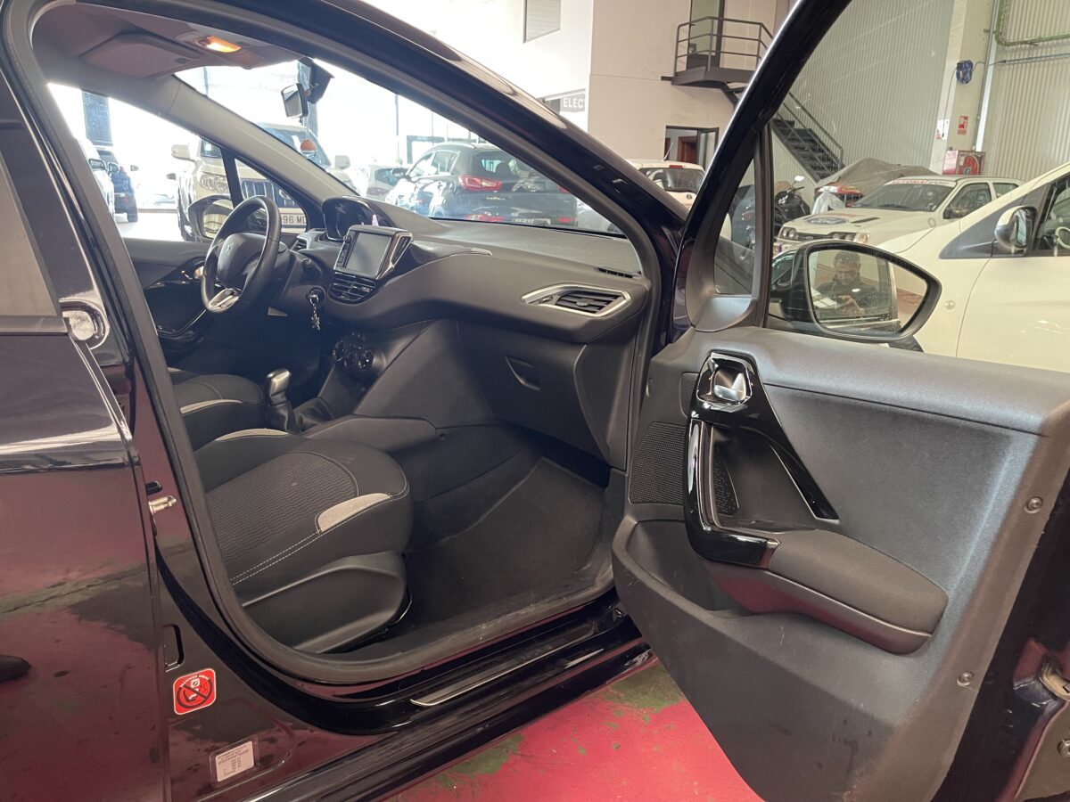 PEUGEOT 208 1.6Hdi Style