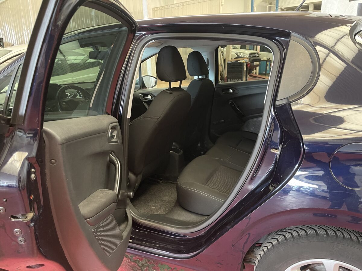 PEUGEOT 208 1.6Hdi Style