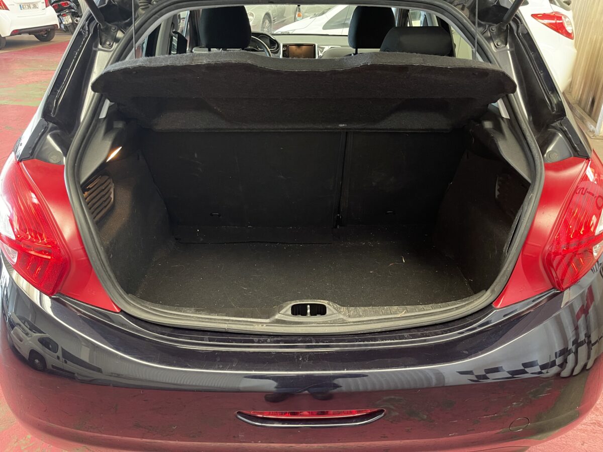 PEUGEOT 208 1.6Hdi Style