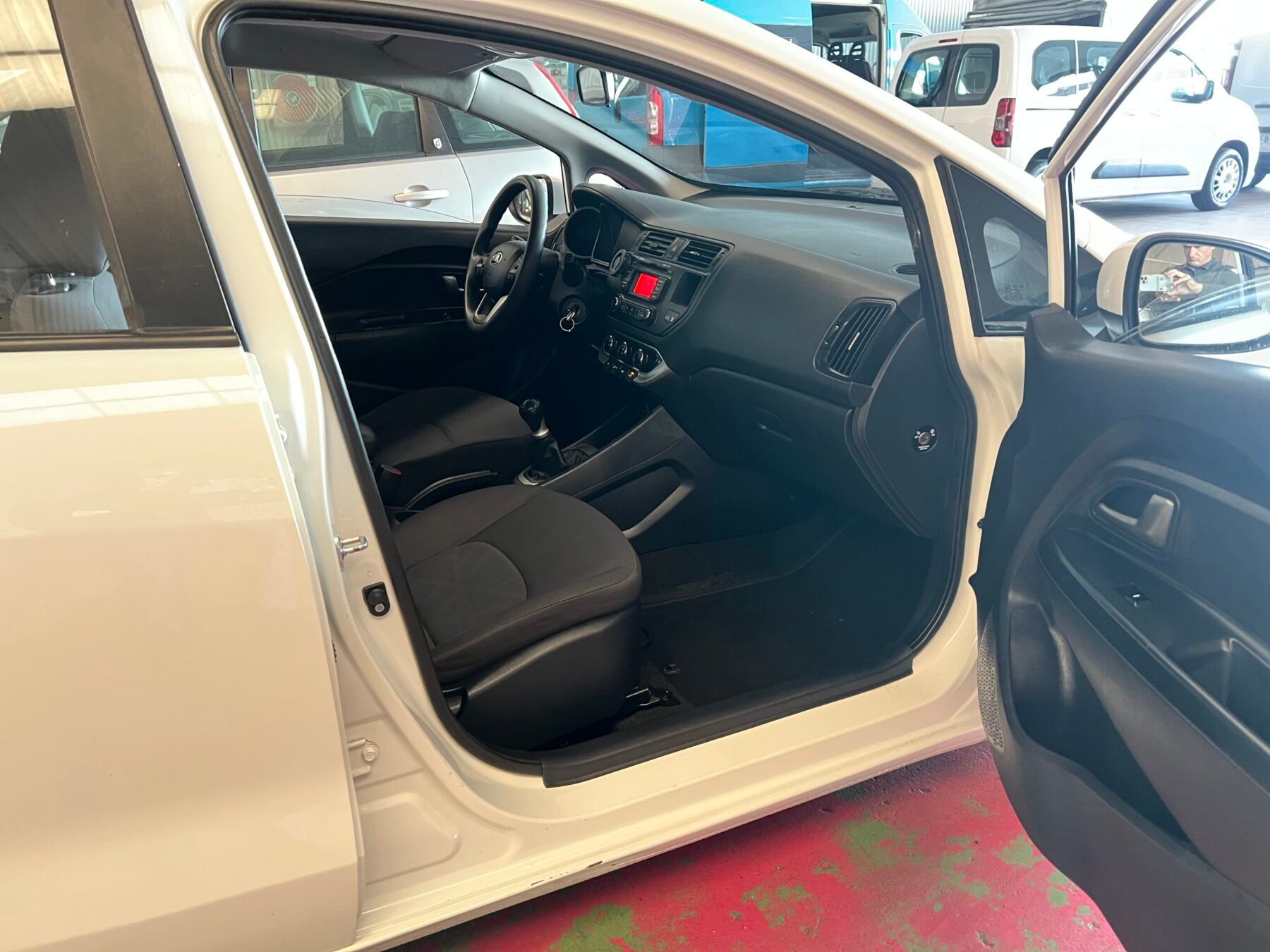 KIA Rio 1.2 CVVT Concept 