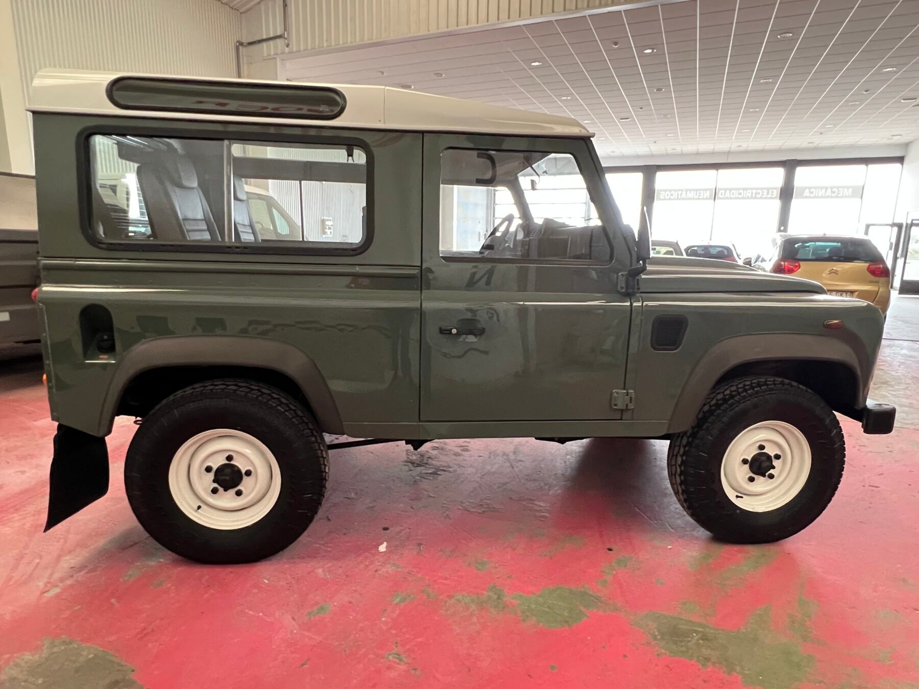 LAND-ROVER Defender 90 SE
