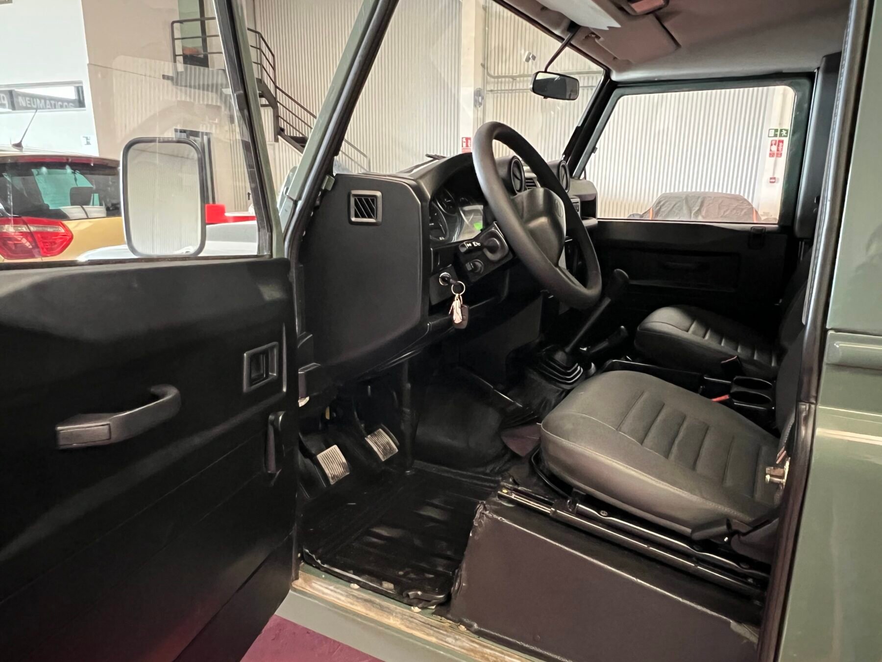 LAND-ROVER Defender 90 SE