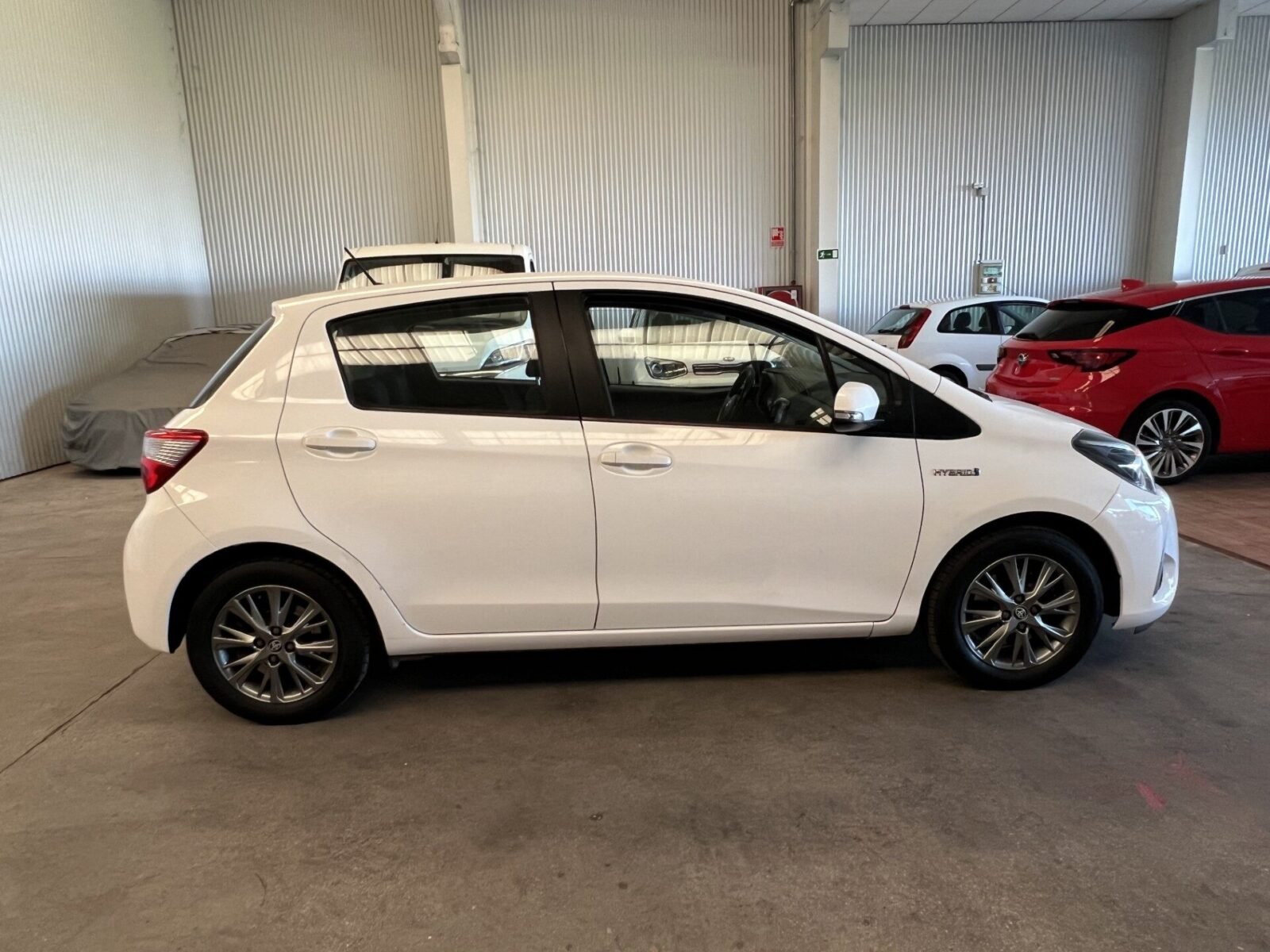 TOYOTA Yaris Hybrid 100 Active