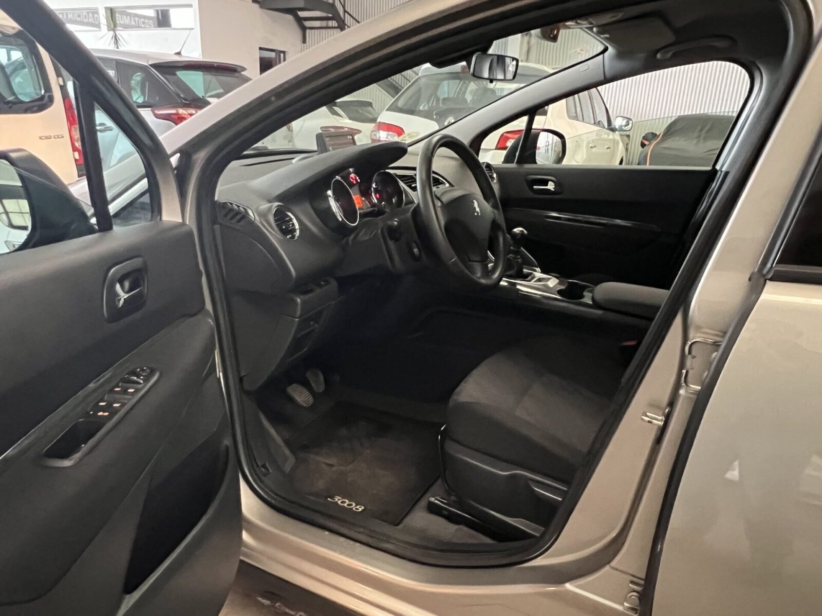 PEUGEOT 3008 1.6Hdi Premiun