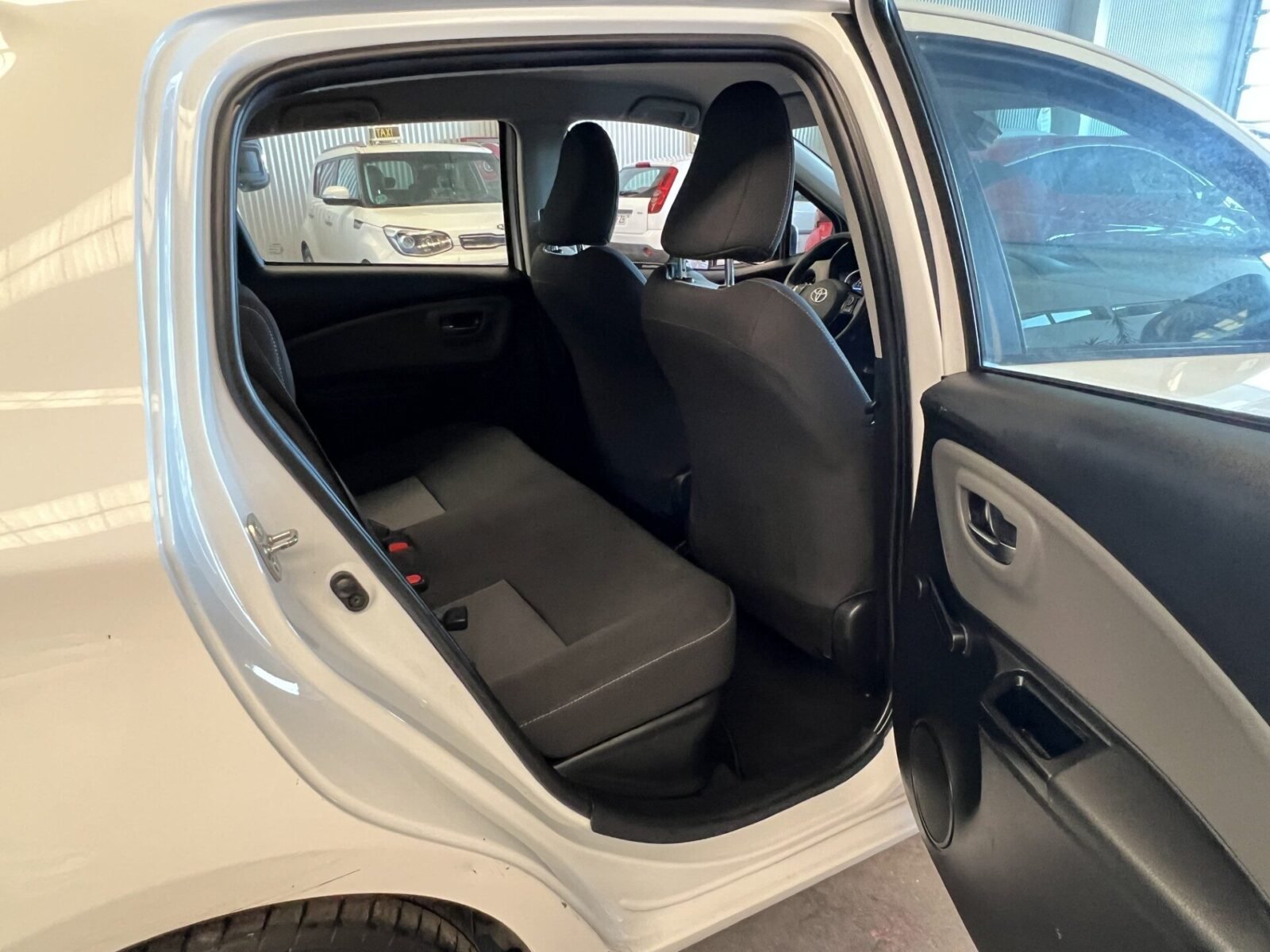 TOYOTA Yaris Hybrid 100 Active