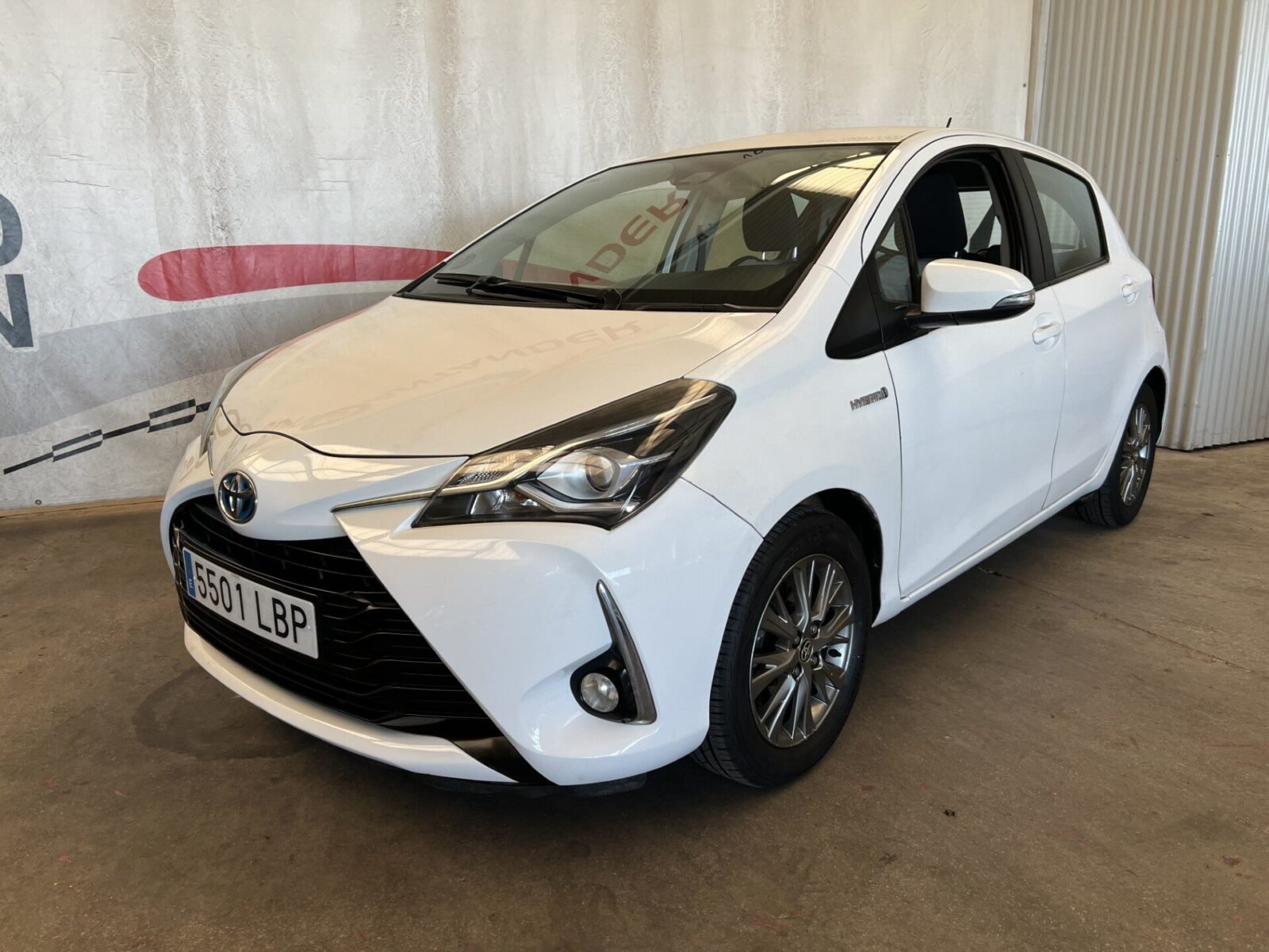 TOYOTA Yaris Hybrid 100 Active