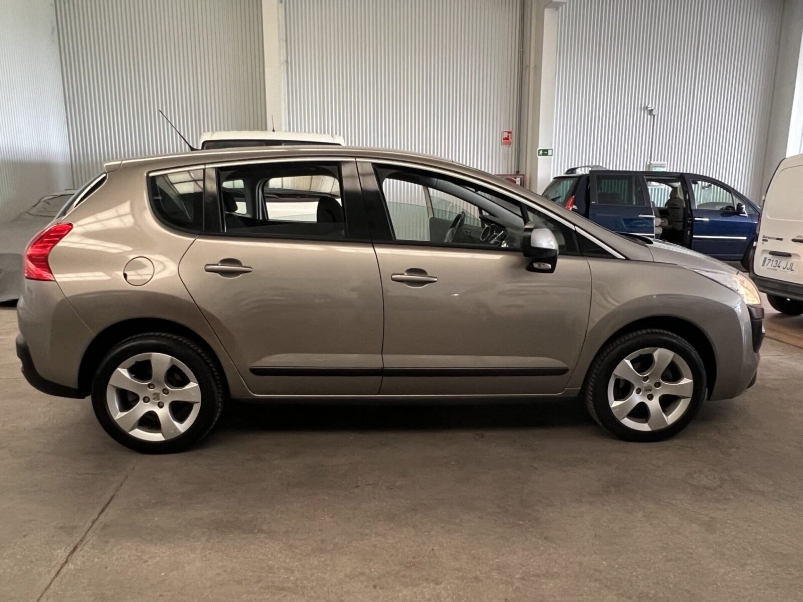 PEUGEOT 3008 1.6Hdi Premiun