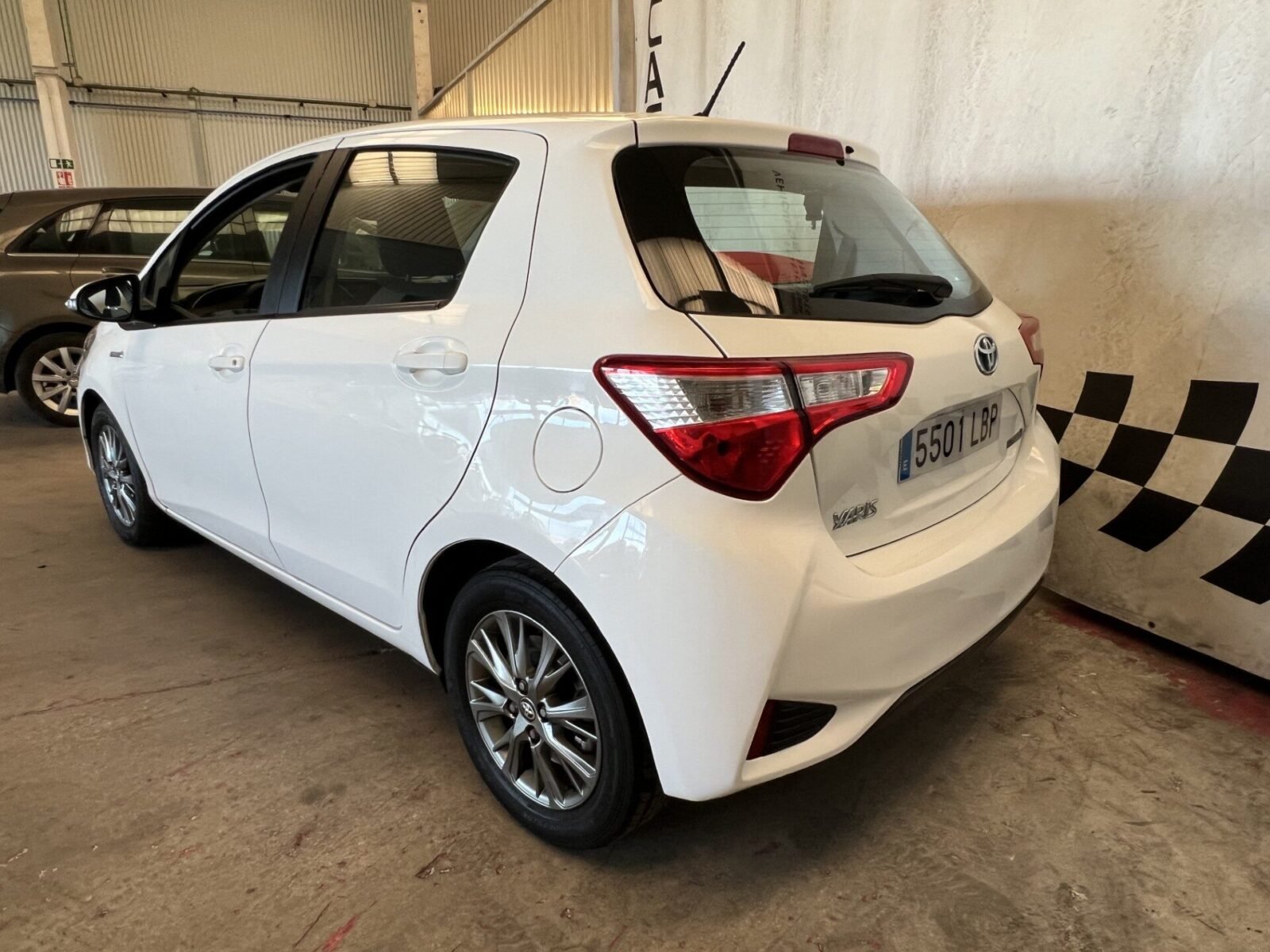 TOYOTA Yaris Hybrid 100 Active