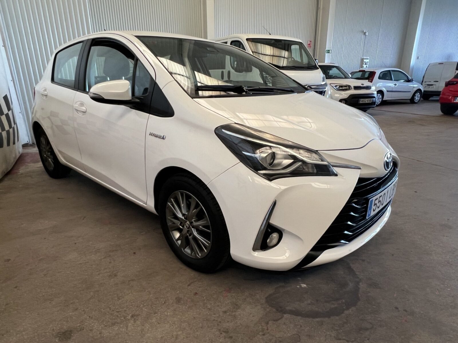 TOYOTA Yaris Hybrid 100 Active